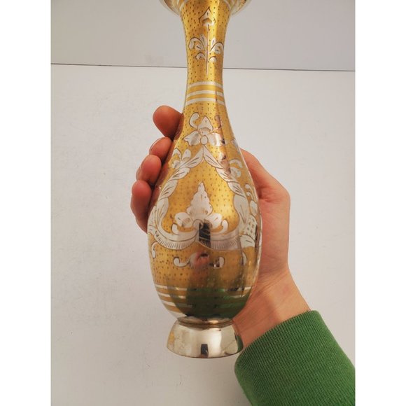 Vintage etched brass vase with flowers design - Picture 4 of 10